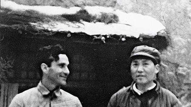 这才是刚走完长征的毛主席相貌，美国人拍摄，满脸憔悴，瘦得脱相