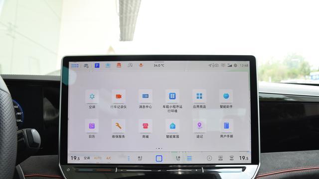 车长4990mm，三联屏+IQPilot辅助驾驶，一汽大众新迈腾带劲不？