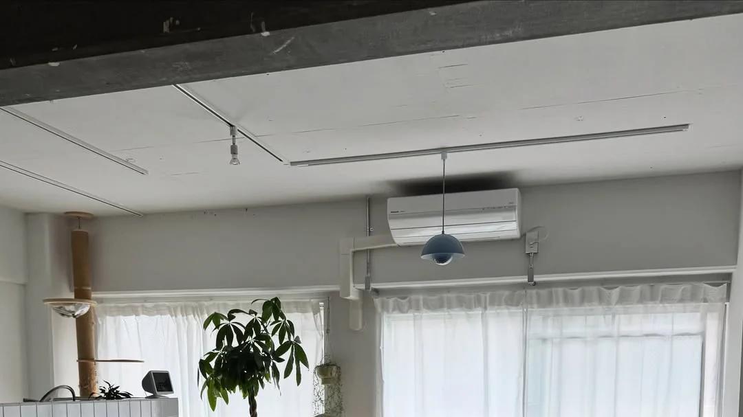 辽宁一小伙，因穷装而爆火，小屋空荡荡，却无一丝穷酸气，真高级