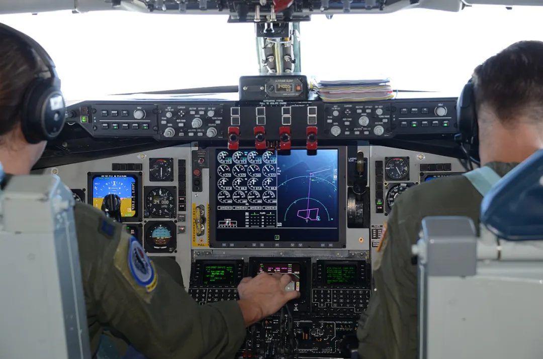 空中加油机的传奇：波音KC-135同温层加油机