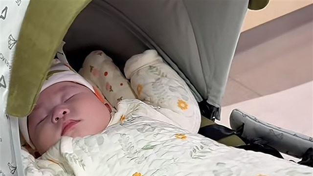王暖暖崩溃痛哭，6个月儿子浑身插满管子，后悔花30万做试管婴儿
