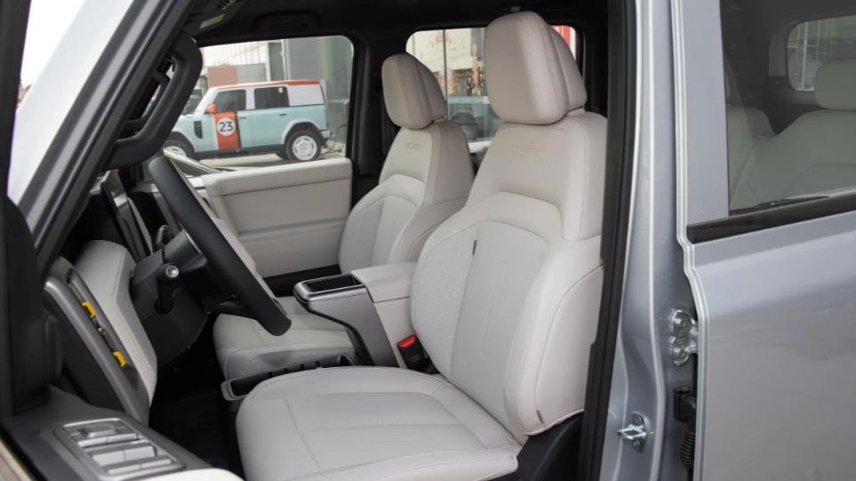 回头率杠杠的，奇瑞iCAR V23主打个性时尚，越野什么的不用想