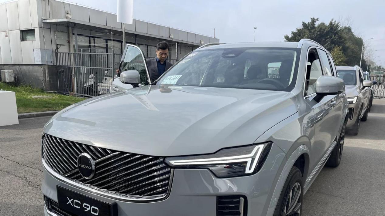 新款沃尔沃XC90实车到店，采用新前脸