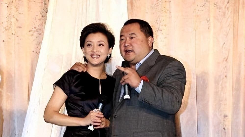 老公送200亿财产，前夫被戴绿帽无怨言，央视走出的她真了不得