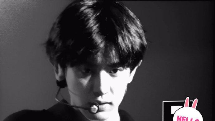 舞台上的朴灿烈，每一滴汗水都是光芒