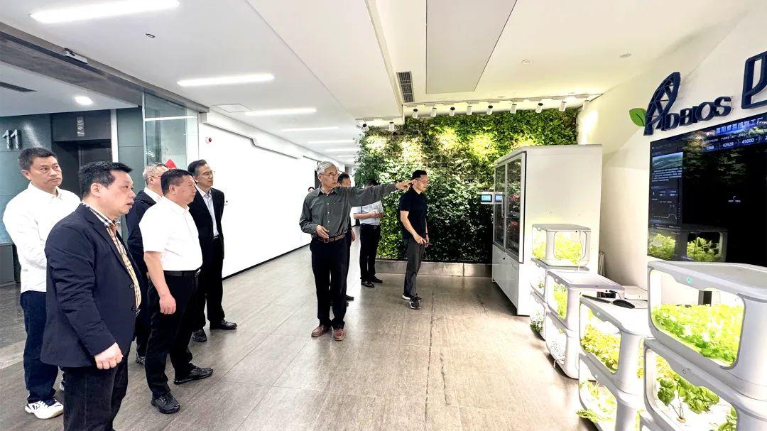 广西壮族自治区政协常委陈远明一行到访四维生态考察调研