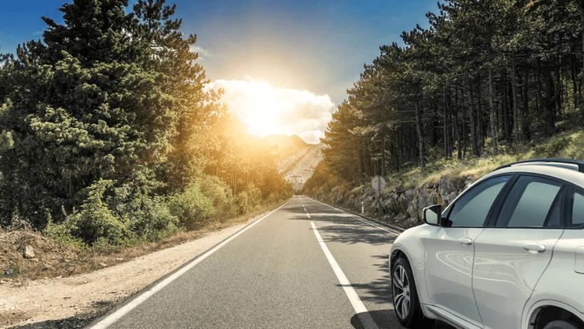 大脚冲油门感觉很帅？老司机：这个行为真的很伤车