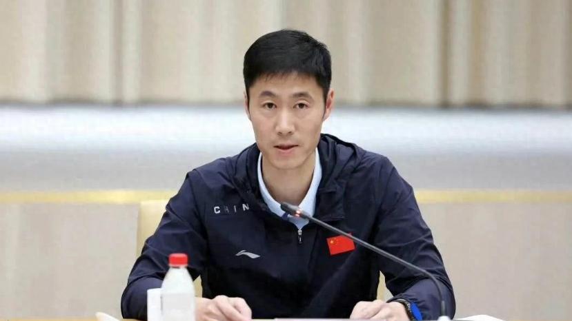 王励勤现身成都亲自督战，秘书长陪同，海报王楚钦替换樊振东！