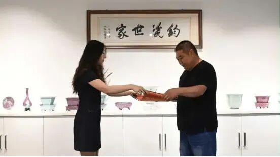 纽约大学学子 河南禹州拜师钧窑学艺
