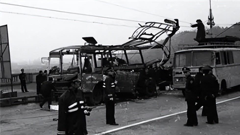 武汉长江大桥，那场撕裂人心的爆炸，爱与绝望的交响曲