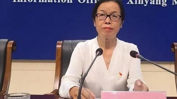 贵州“司法女皇”覆灭记：茅台当水喝，快递藏赃款，年过半百沉迷外籍帅哥