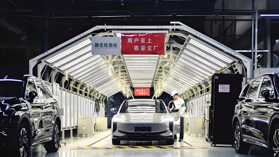 特斯拉成简配“鲶鱼”，中国品牌如何应对？