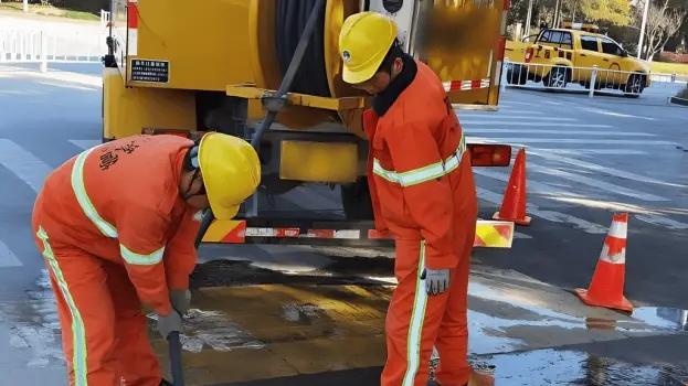 管网窨井监测站：水位 + 流量 + 水质可视化监测