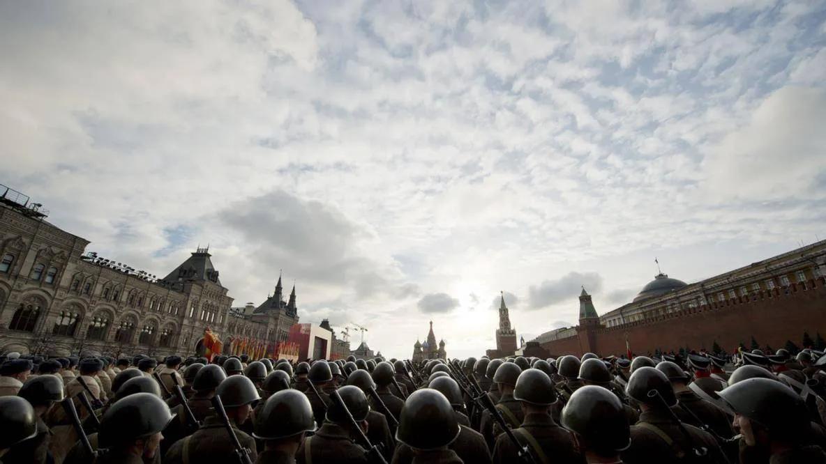 苏联为什么会解体？是什么让一个超级大国走向衰败？