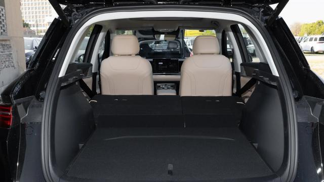 宋Pro DM-i对比UNI-Z PHEV，实力派混动对决，谁更胜一筹