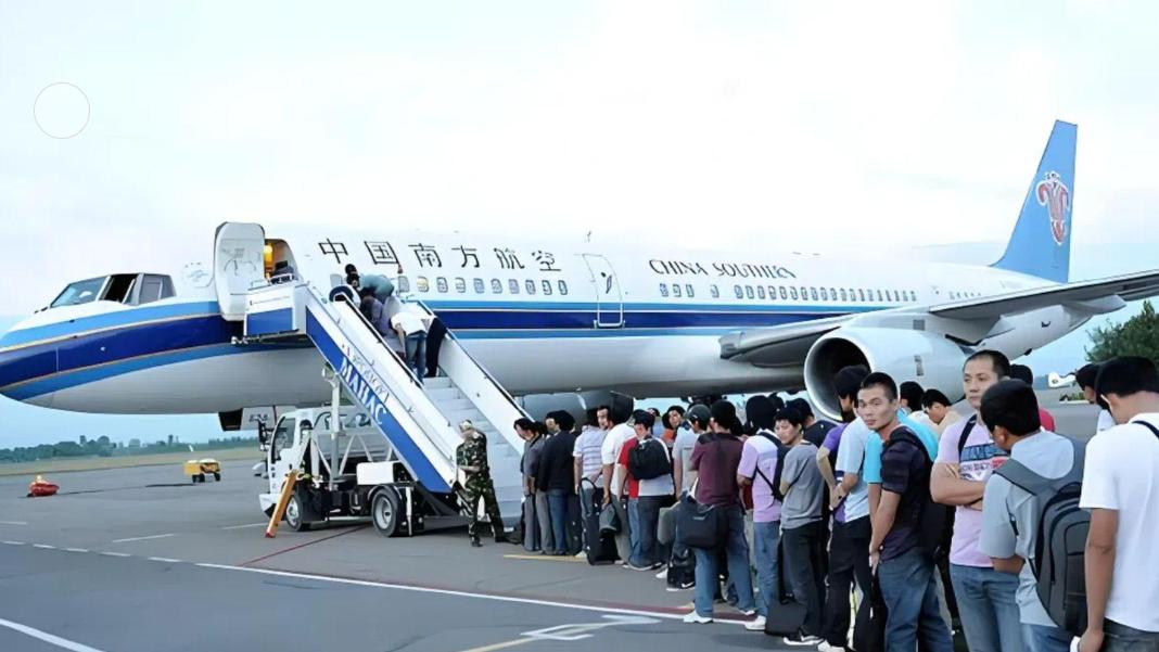 中国撤侨一向免费，唯独这次破例，网友：活该，该多收一点