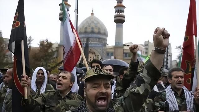 伊朗又跪了？宣布接受停火协议，背后是现实清醒，还是政权保命？