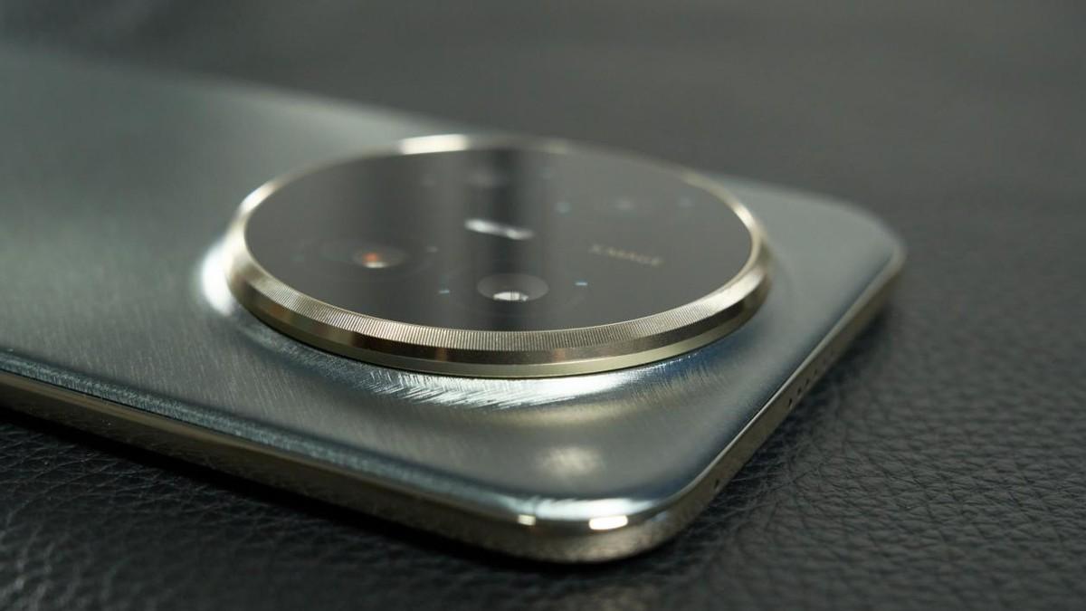 华为Mate 70 Air今日预售，大屏与轻薄的完美融合