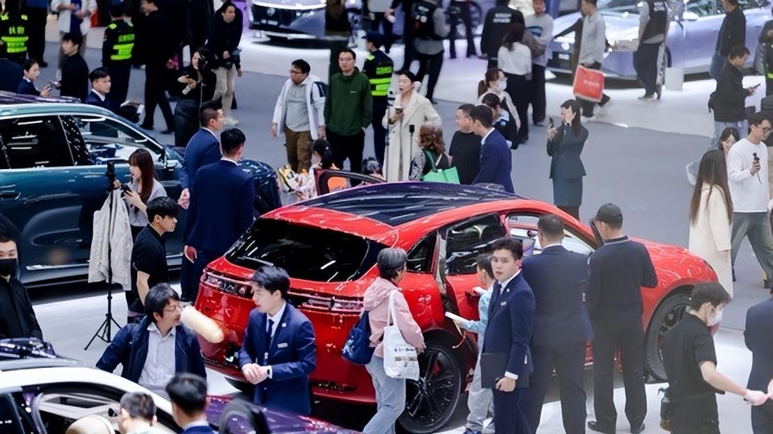 广州车展实证，问界新M5 Ultra的安全逻辑正赢得媒体与车主双重信任