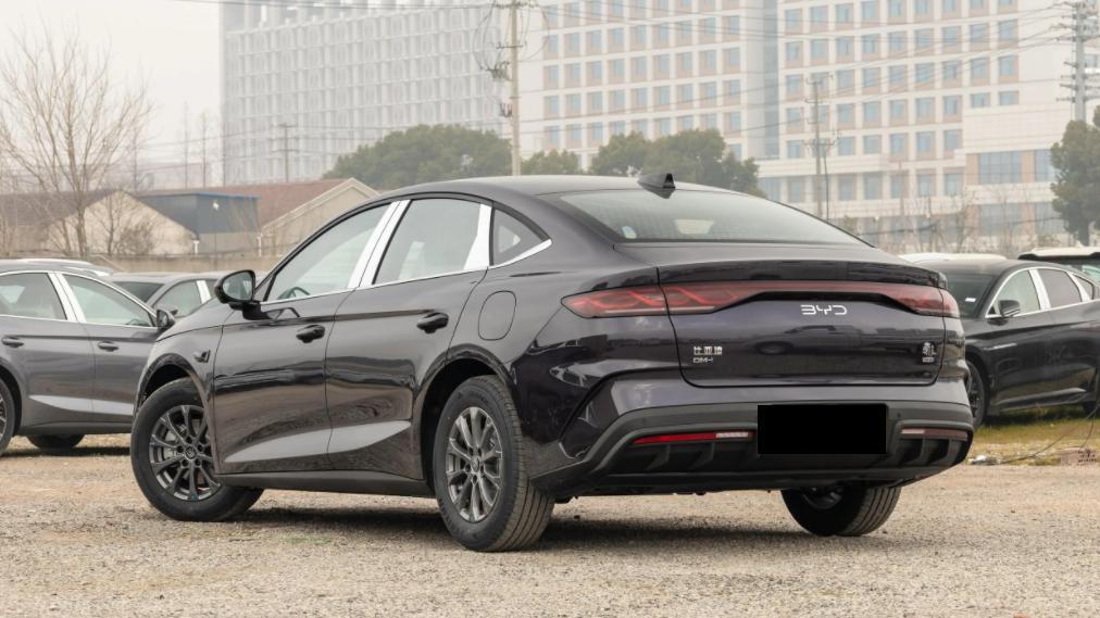 限时9.18万元起，亏电油耗2.9L，秦L DM真带劲