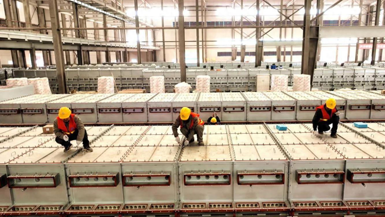 特朗普挥舞关税大棒：稀土战火，谁将胜出？美国经济的“命门”能守住吗？