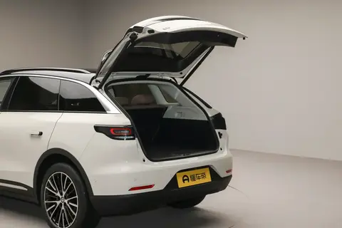 零跑C11又放大招！全系8295+激光雷达，15万级SUV卷王来了