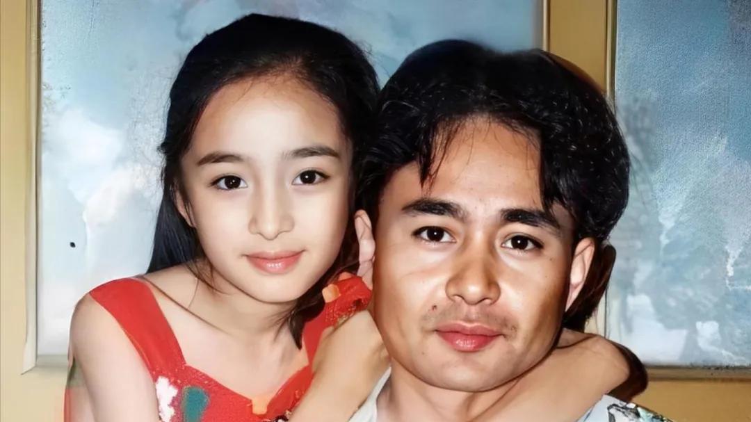 不晒红毯晒菜园！杨幂豪宅变"私家菜园"，父亲种菜养花引围观