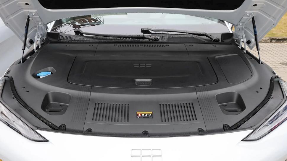 这波产品力到位，吉利银河E8定价17.58万起，小米SU7该如何拆招？