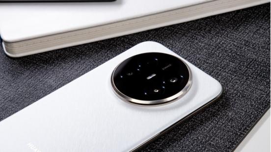 华为Mate 70 Air不止于薄：7英寸巨屏配6500mAh大电池