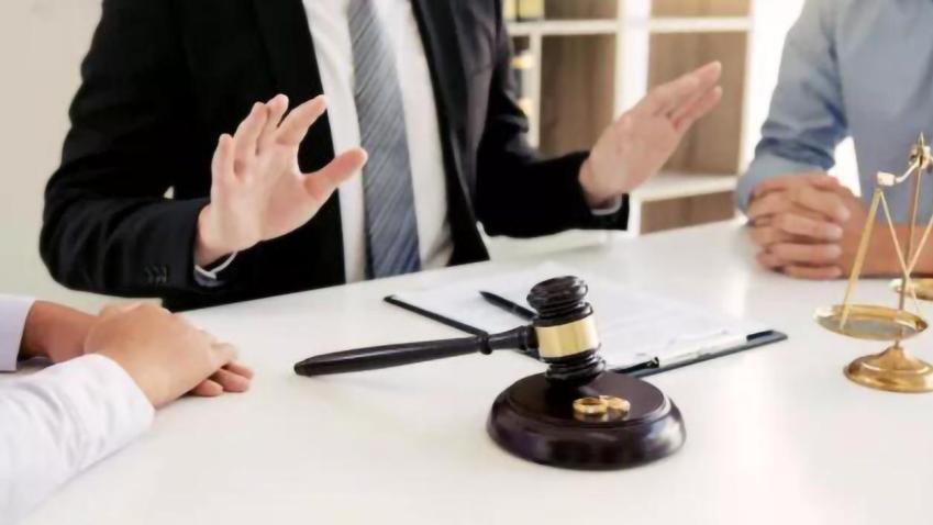 员工在职期间自行缴纳社保，能否要求公司赔偿损失？