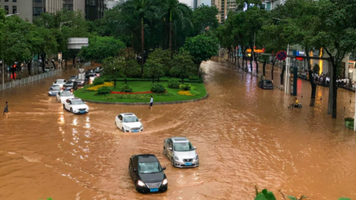 积水路段千万别涉险行车，记住这几条标准线