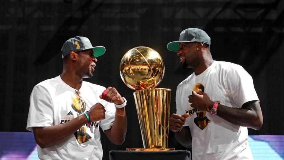 韦德透露当年詹姆斯离开热火原因：莱利没收了他的特权！