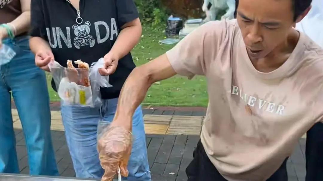 懒羊羊与鸡排哥梦幻联动，一场跨越次元的双向奔赴，悄然走红！