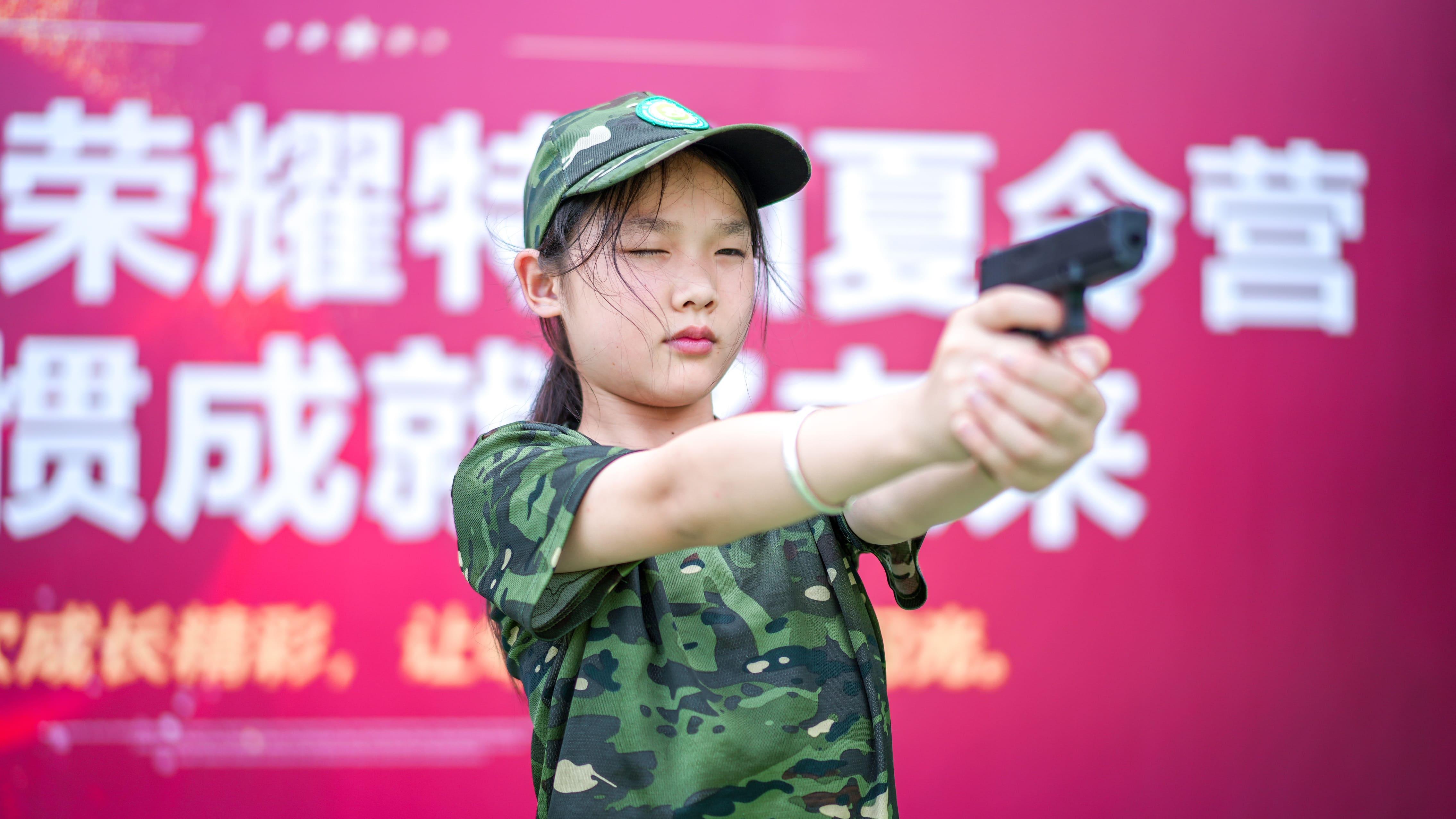 这个暑假，带孩子解锁硬核又暖心的荣耀特训军事夏令营