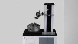 电子轴偏差测试仪在塑料输液袋共挤膜导管热合垂直度控制中的应用