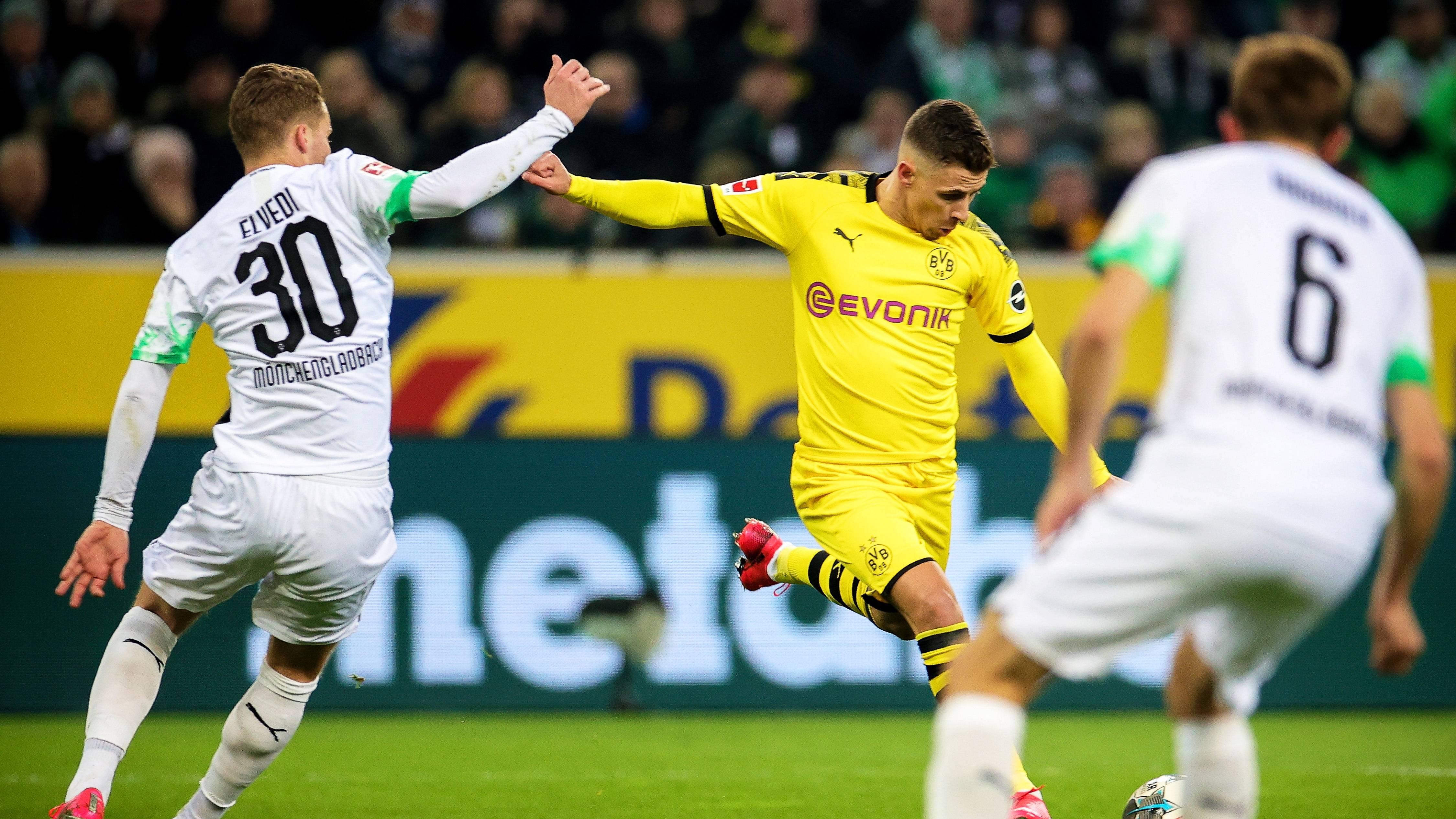 德甲焦点战前瞻：奥格斯堡保级困局遇多特，攻防两极的生死博弈