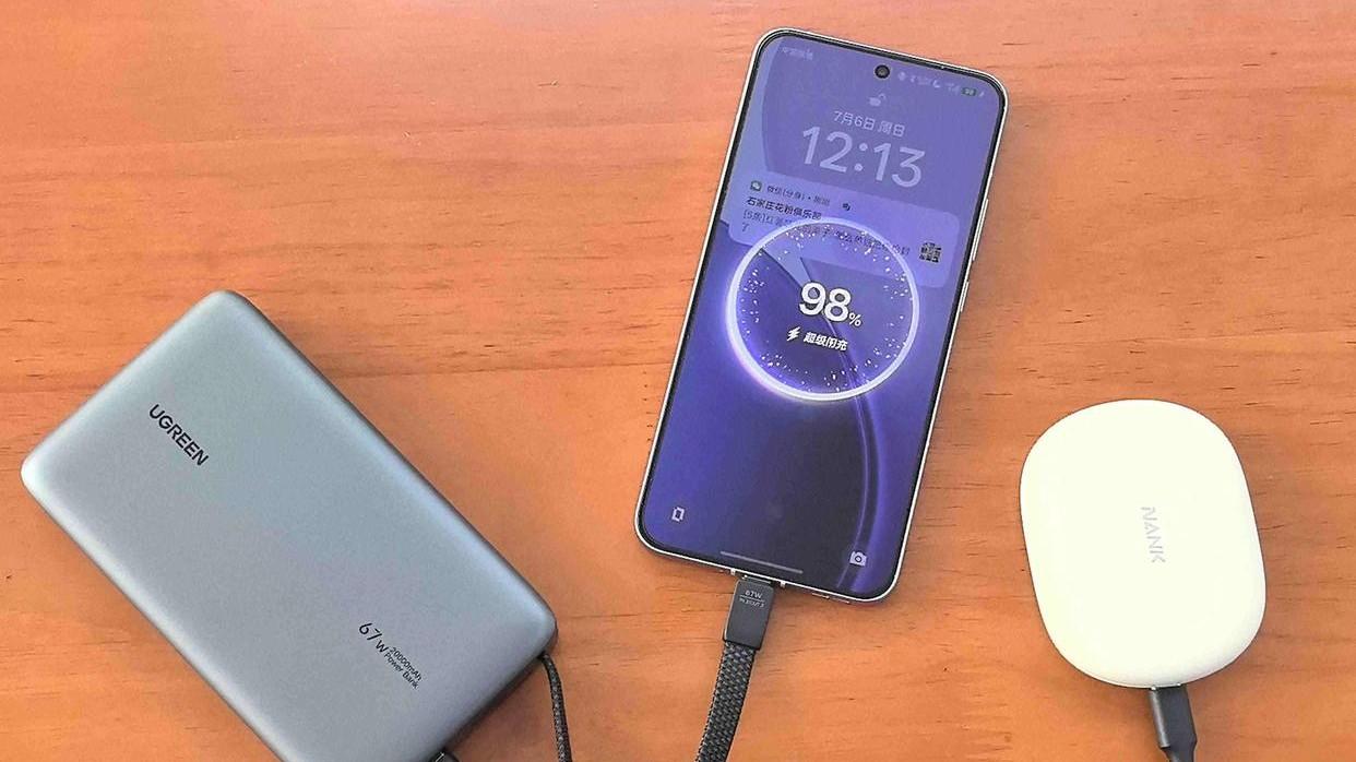 出差党福音！3C认证+20000mAh+67W快充，绿联超能块67W充电宝评测