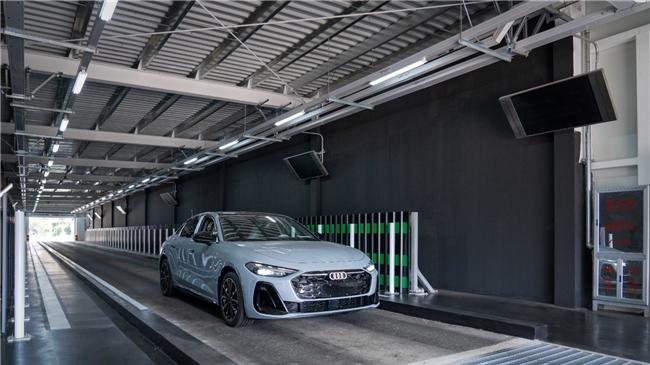 家庭出行新选择，一汽奥迪A5L后排娱乐屏带B&O音响