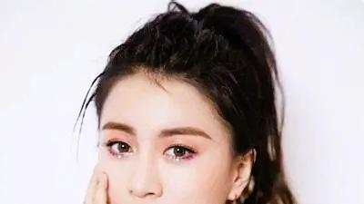 李嘉格官宣 12 岁姐弟恋，离婚三月晒钻戒拥吻照引热议