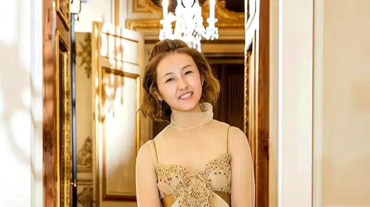 被24岁的张子枫吓到了！她怎么变成这样了