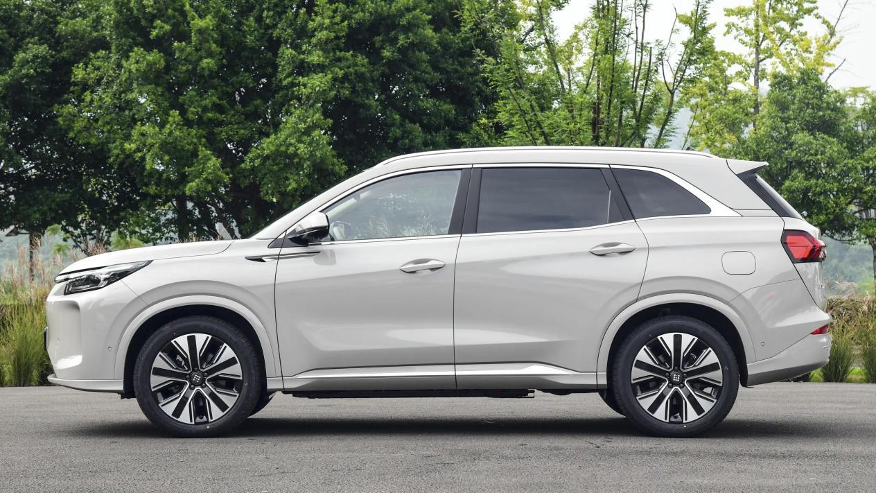 11.98万起！电四驱或230km超长续航随便选，插混SUV“卷王”来了