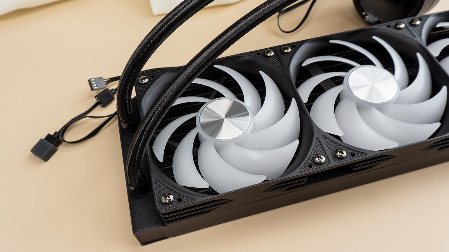 实用性之选，2.6寸屏显与磁吸设计，银昕E360 PRO水冷散热器分享
