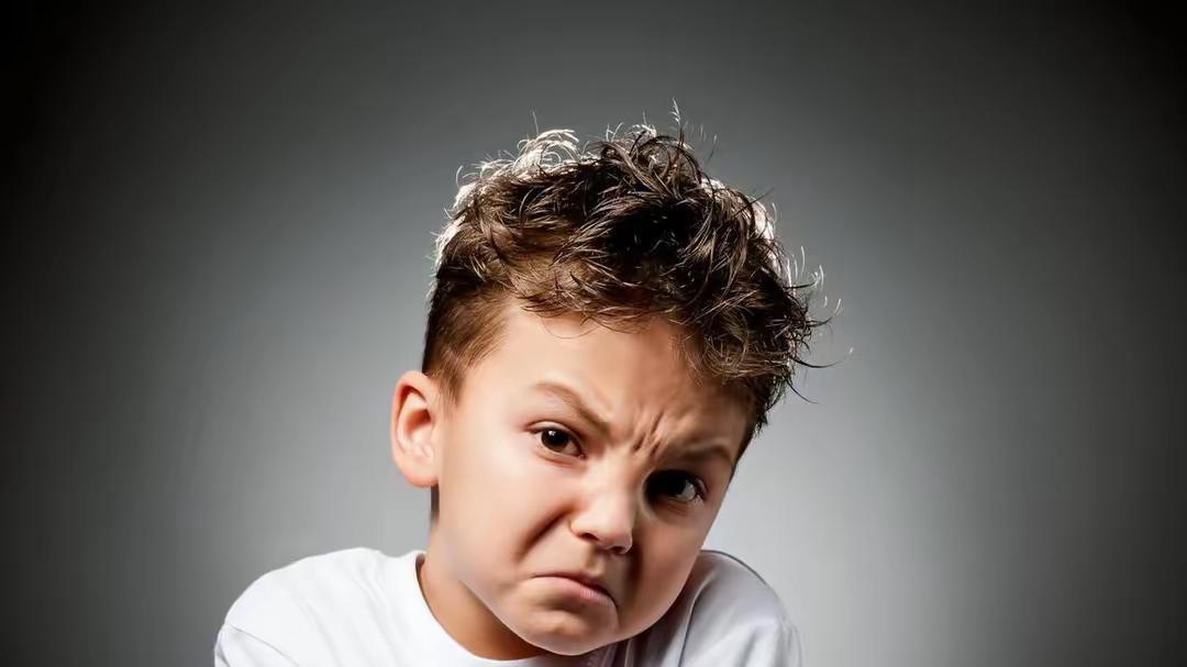 孩子这些表现，是在“喊”缺爱，家长别忽视！