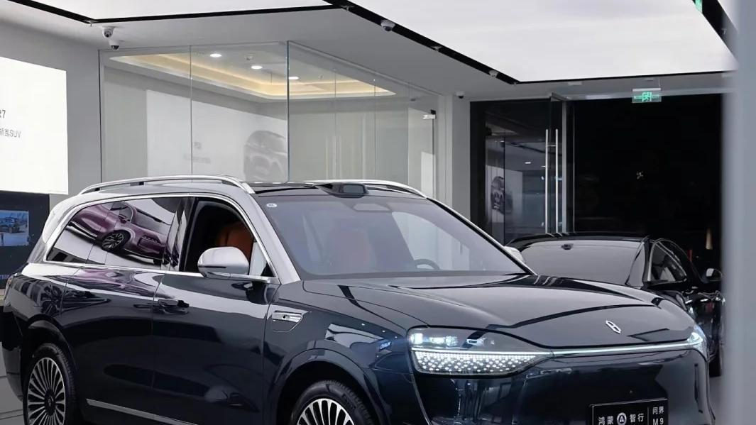 问界M8订单突破11万！2025款M9上市21天，大定突破3.6万