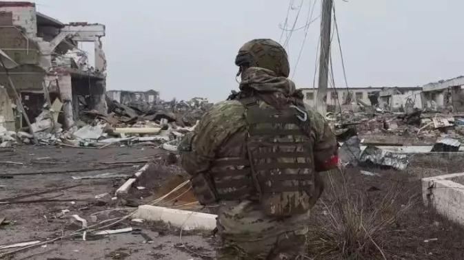 冰球赛上的和平协议？普京与特朗普的秘密对话与乌克兰的命运