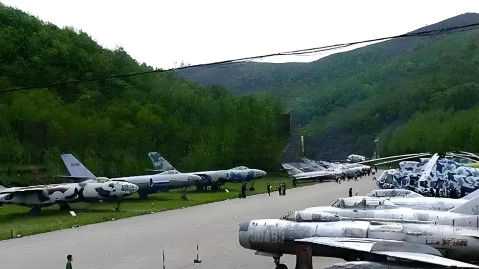 亚洲最大“飞机坟场”：位于河南一小县城， 停放了3000多架退役战机