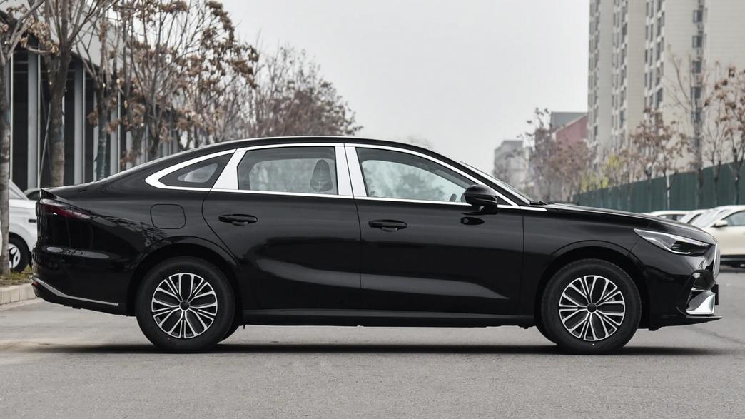 早买早享受，裸车价6.88万元起，银河星耀6该不该买？