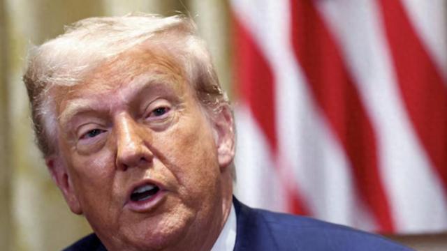 中国正式收费后，一艘美国轮船停靠宁波港，缴付近500万港务费