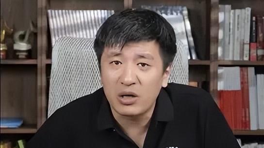 张雪峰解封又遭封禁：脏话、高价志愿指导引群嘲，网友：活该！