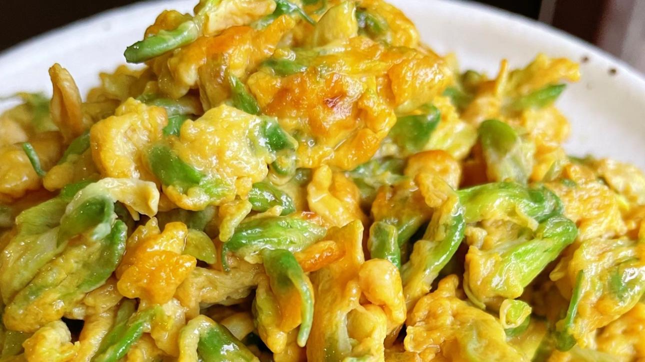 色香味俱全的秘密揭晓，让你在家也能享受的槐花炒鸡蛋